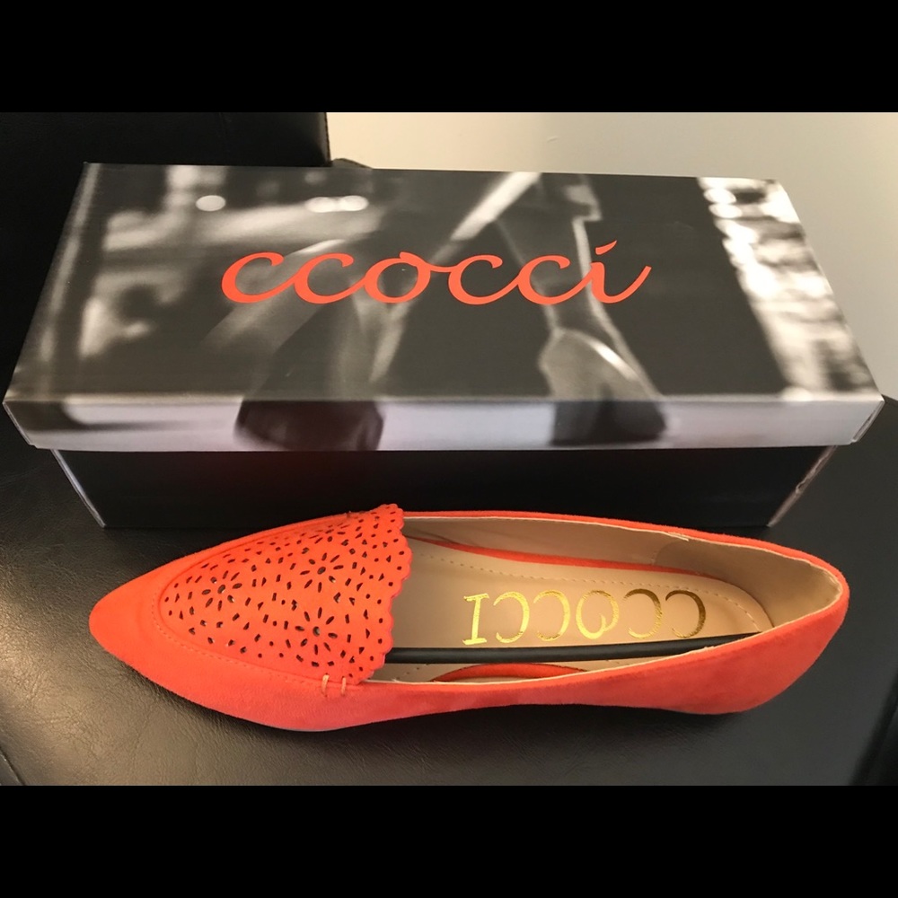 Laser Cut Floral Loafer w/ Pointed Toe
